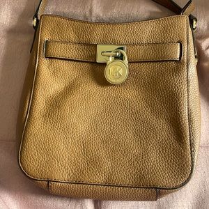 MICHAEL KORS Crossbody bag. COA.